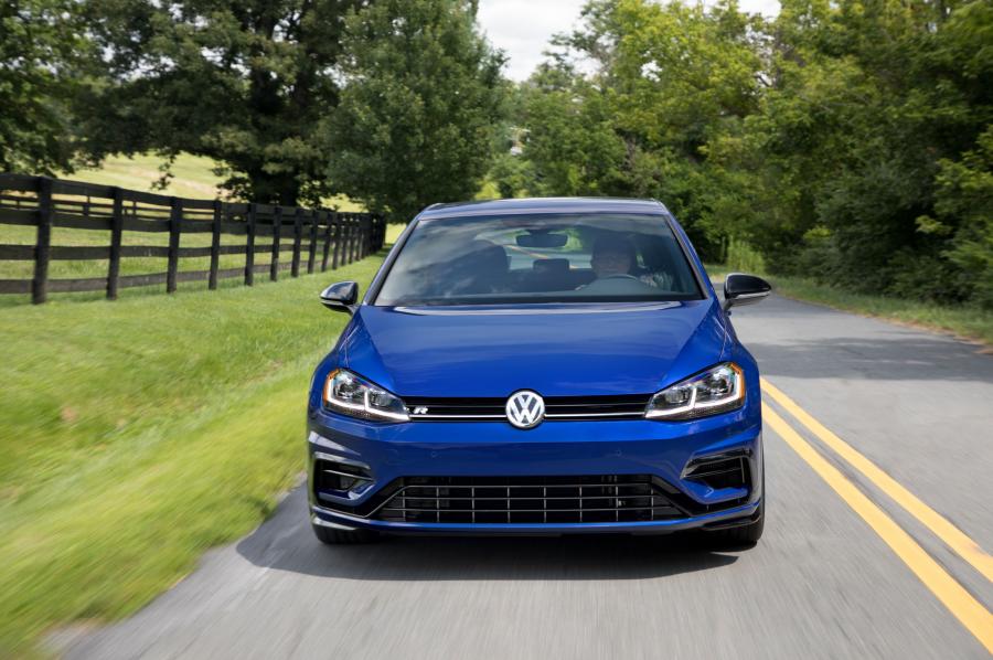  Volkswagen Golf R 5-Door (Typ 5G) 2017 года  (NA) (фото 13 из 19)